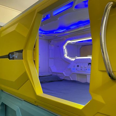 Pelangi Capsule Hostel Джохор-Бару Экстерьер фото